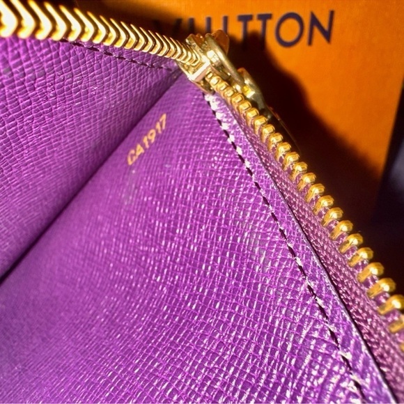 W007. LOUIS VUITTON Sarah Continental Wallet Yellow Epi Leather Purple Interior - Picture 3 of 10